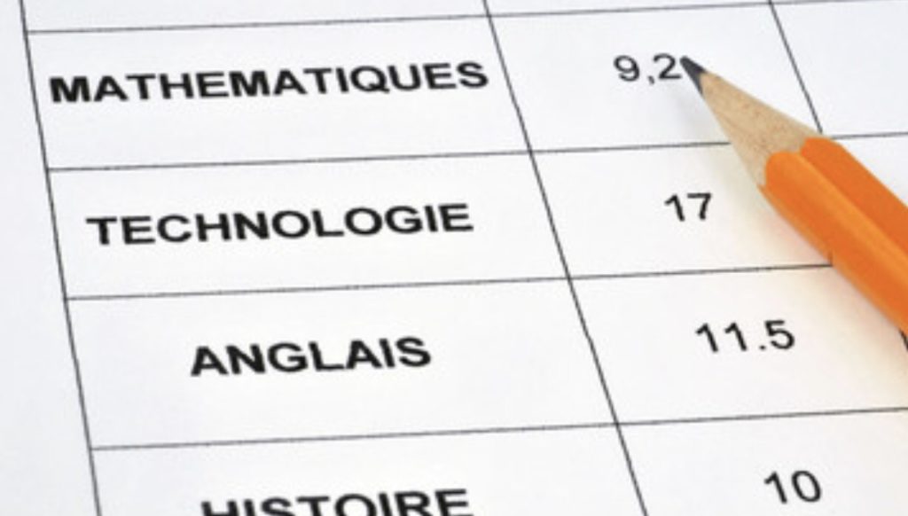 bulletins scolaires, analyser les appréciations des professeurs.